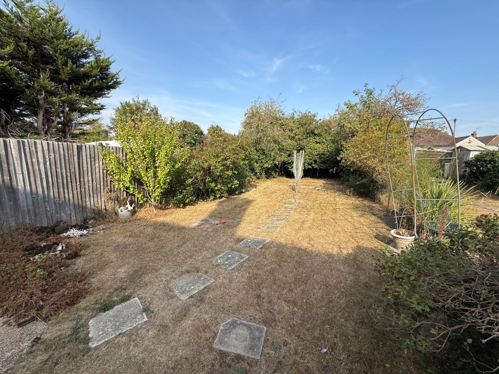 Lot: 226 - THREE-BEDROOM SEMI-DETACHED HOUSE FOR IMPROVEMENT - Side on view of lower half of the garden